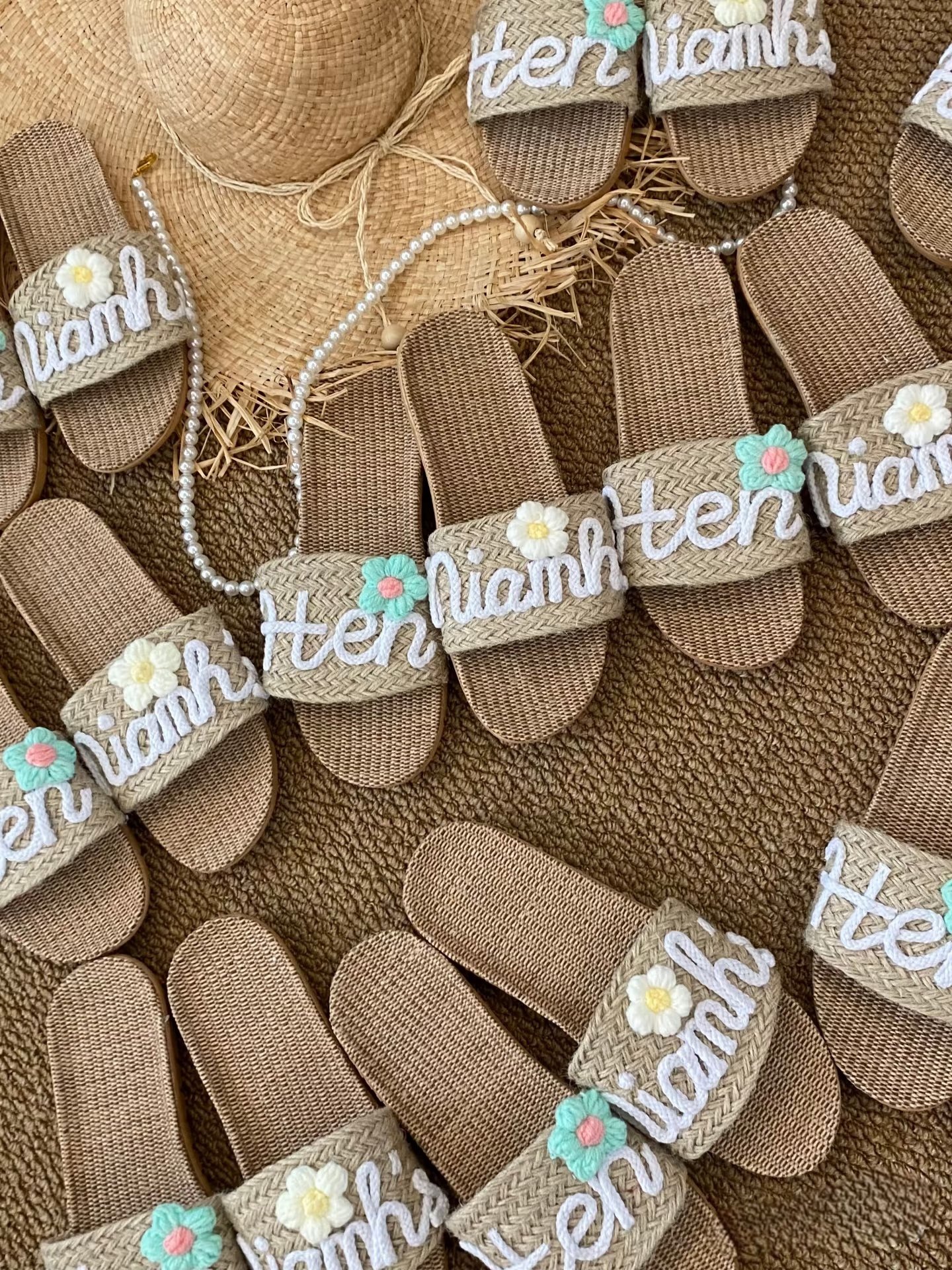 MOQ 100pcs Custom Straw Slippers – Personalized Gifts for Weddings, Resorts & Brands - Image 3