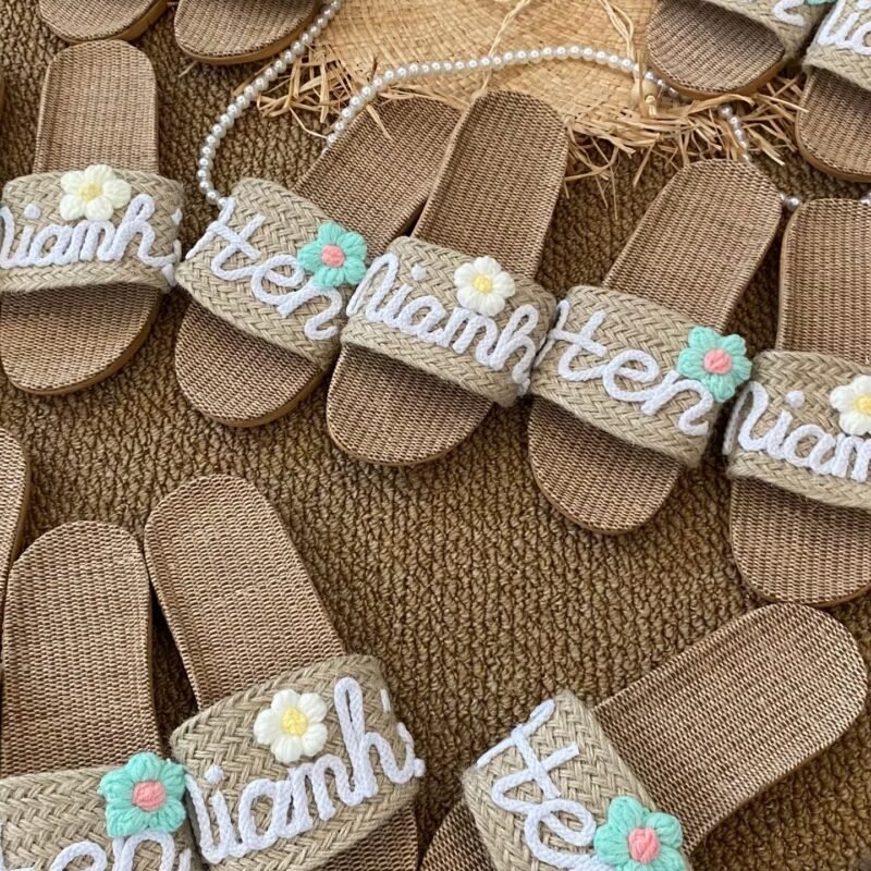 MOQ 100pcs Custom Straw Slippers – Personalized Gifts for Weddings, Resorts & Brands
